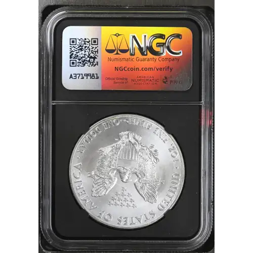 2014 - 1oz Silver Eagle S$1 NGC BRILLIANT UNCIRCULATED (D10-B34) (2)